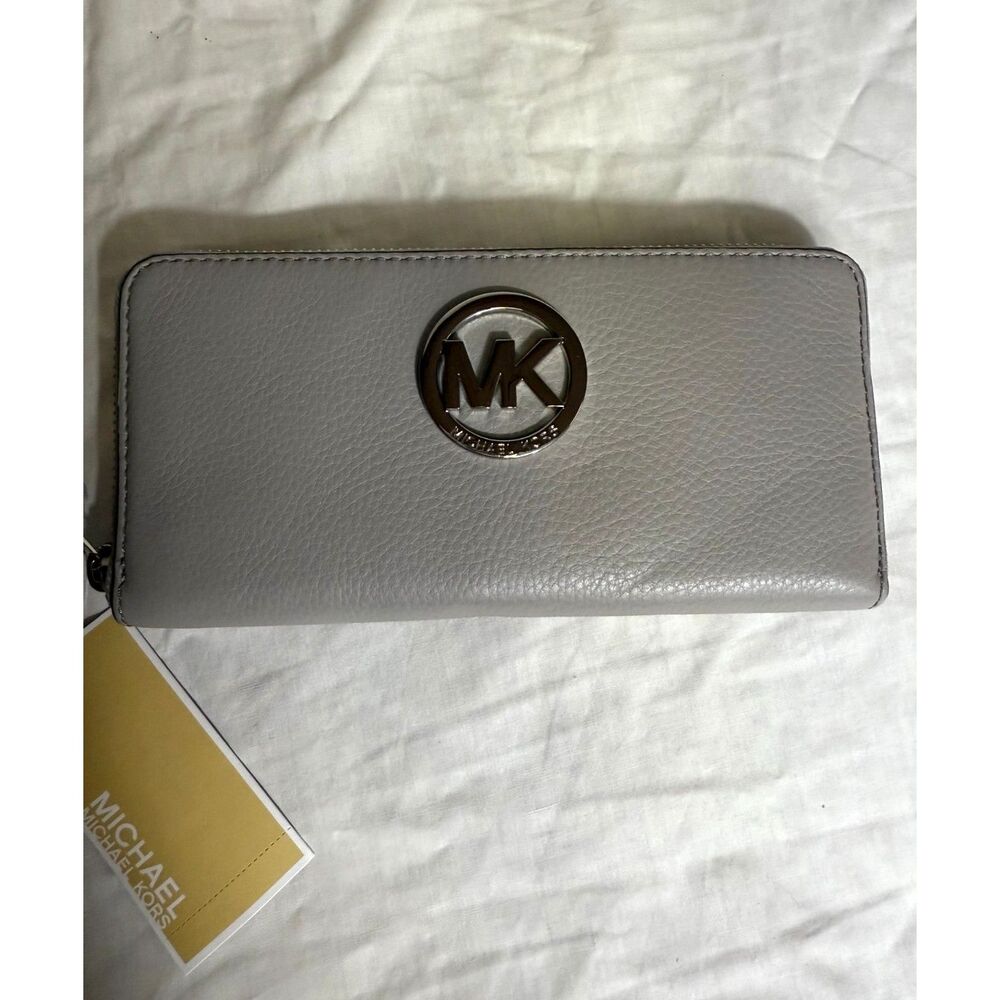 Chic Michael Kors Gray Leather Wallet – Timeless Elegance